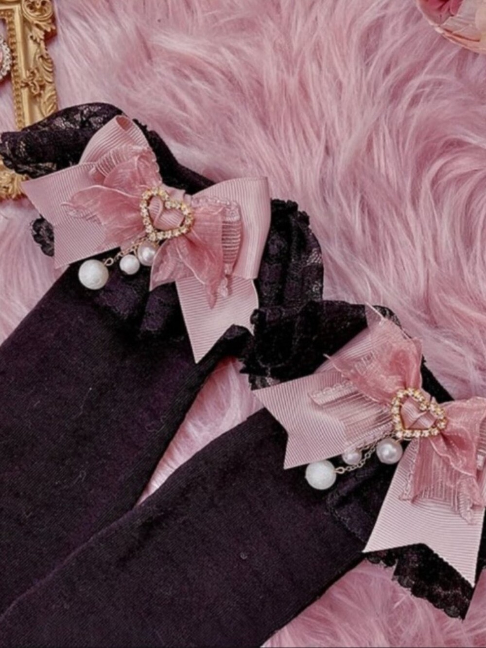 FREE WITH PURCHASE NWT Pair of Pink pearl jirai kei bow brooch pins